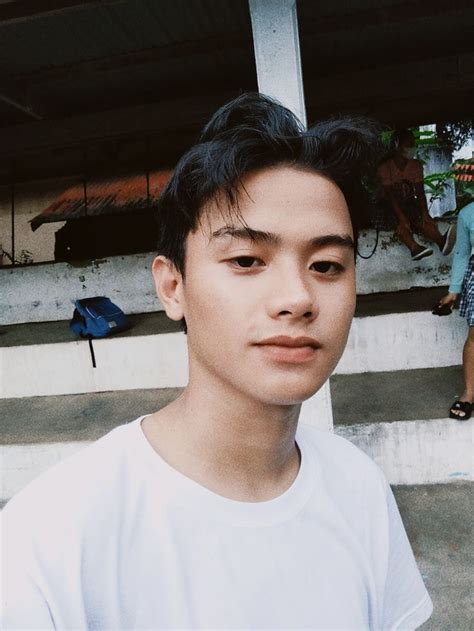Handsome Pinoy Masturbates at Abandoned House .
